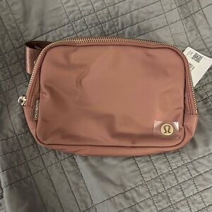 NWT Lululemon Everywhere Belt Bag 1L
Metal Hardware Spiced Chai/Gold / Size O/S